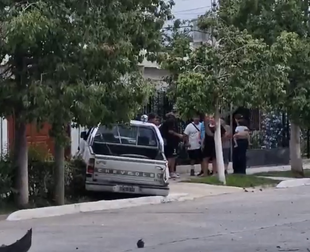 Junín: Triple choque terminó con una fuga de gas y una heladera en el asfalto