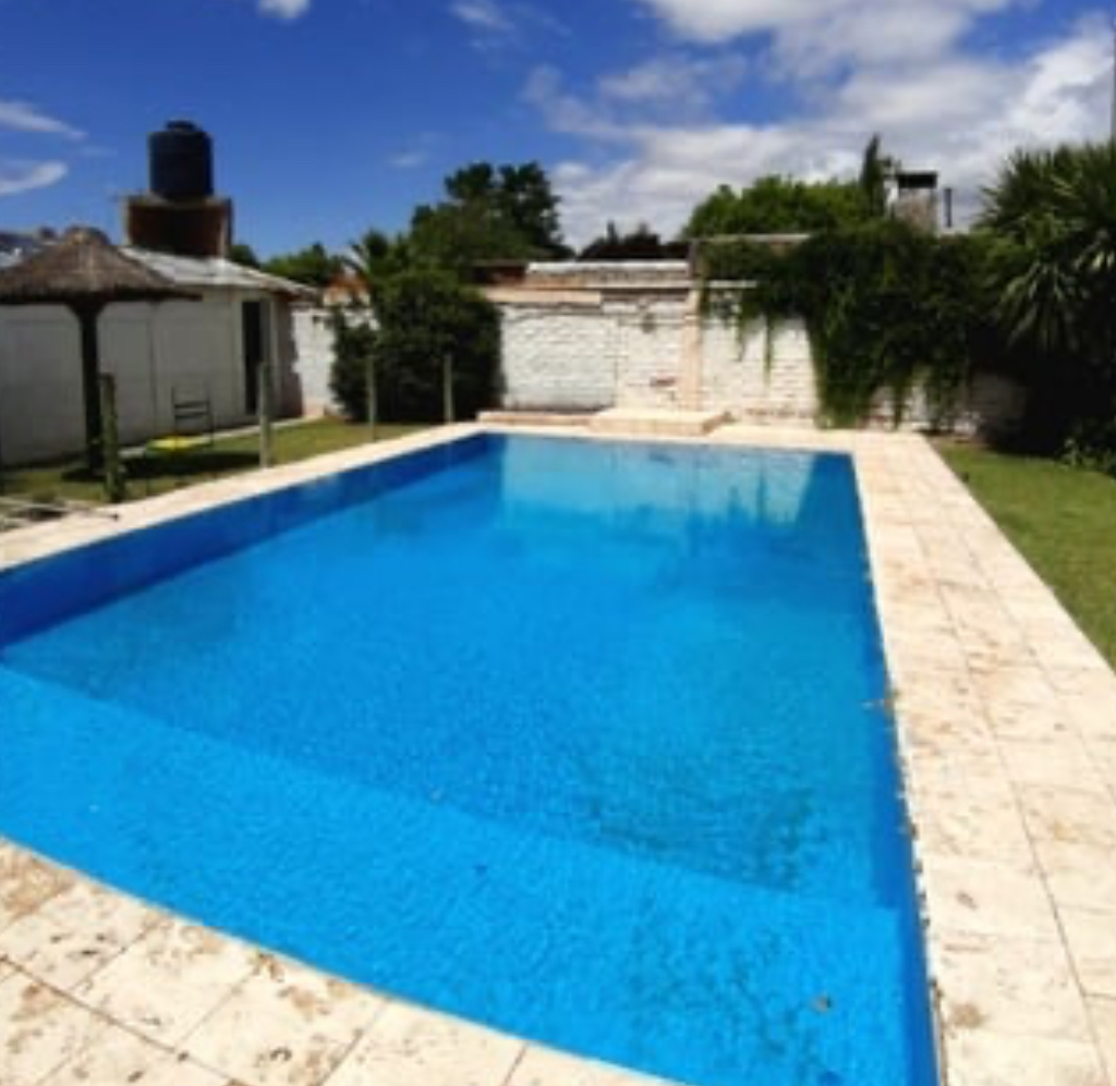 Rivadavia: una niña falleció tras caer a una pileta durante un festejo familiar